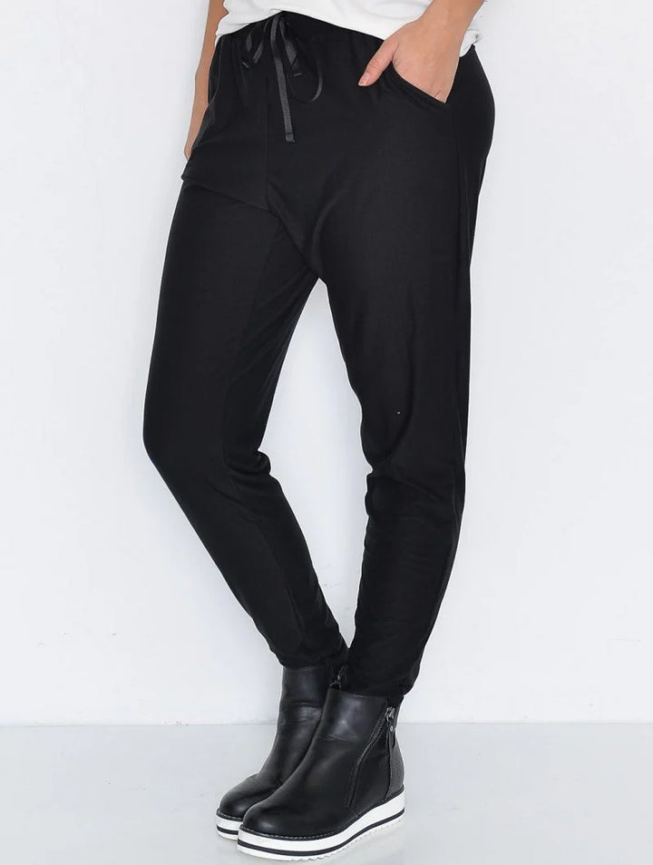 Alma pants black